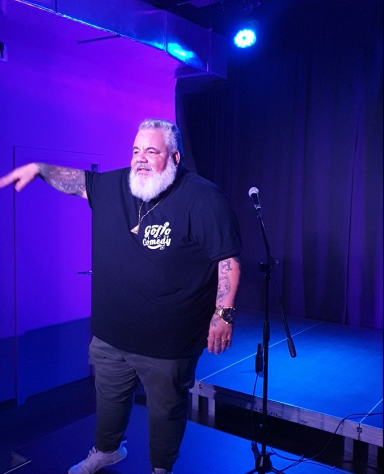Iván El Bastonero actuando en Te ríes y te vas