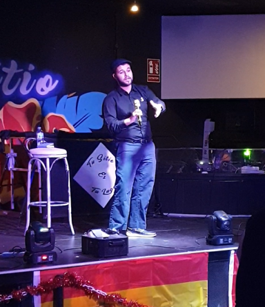 Don Berto actuando en Te ríes y te vas
